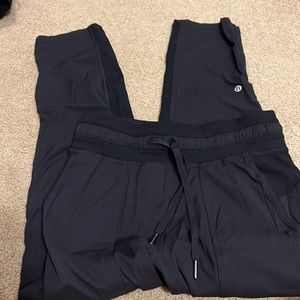 Dance studio joggers cropped 25in